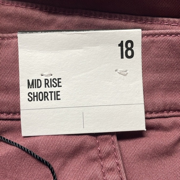 Express mid rise shortie in burgundy with floral patch stitch work 3” shorts - Picture 5 of 14